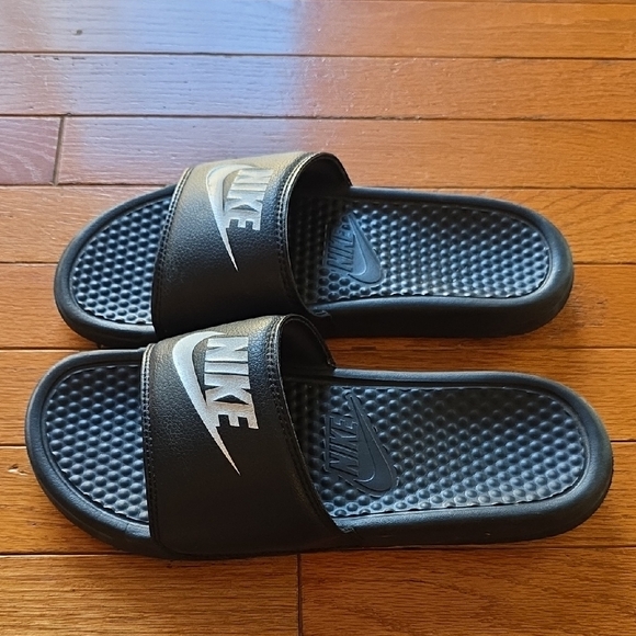 Nike Black and White Slide Sandals Size 8 - Picture 2 of 7